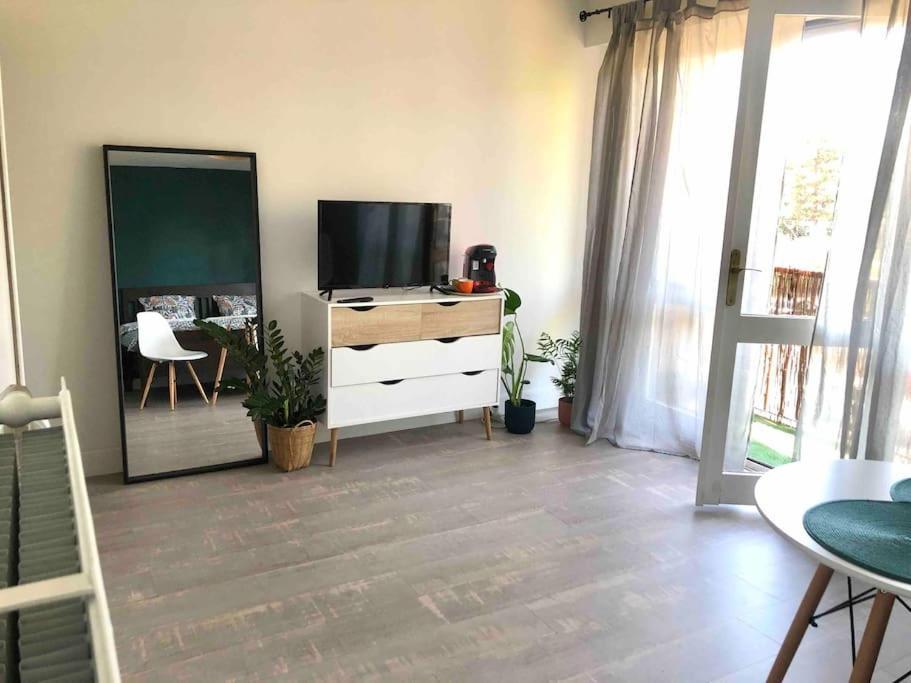 Cozy Studio With Balcony And Free Parking Aix-en-Provence Buitenkant foto